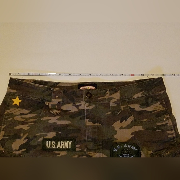 Lightly used Zoey Beth Camo Skirt, Size M - Picture 10 of 10